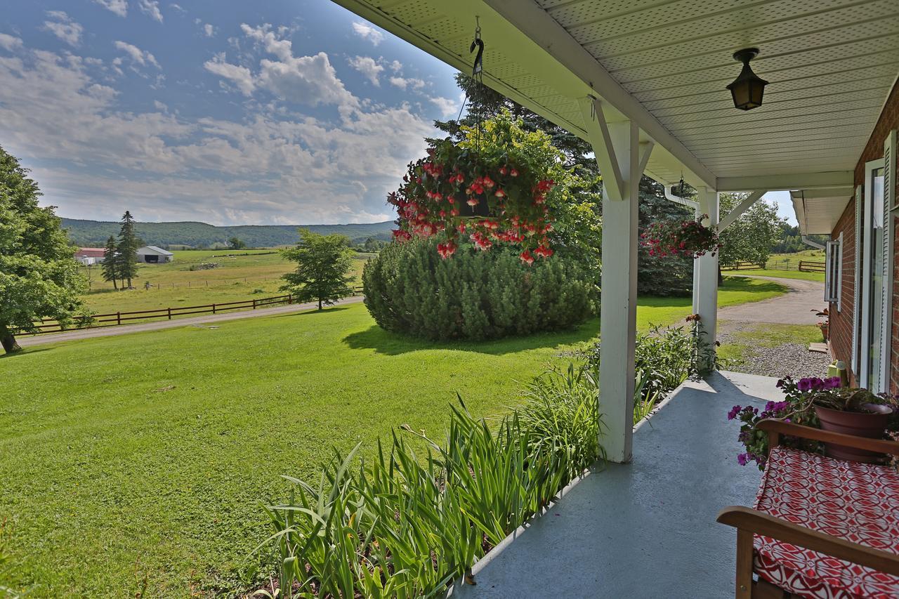 Ranch St-Hubert Bed & Breakfast Saint-Hermenegilde Екстериор снимка