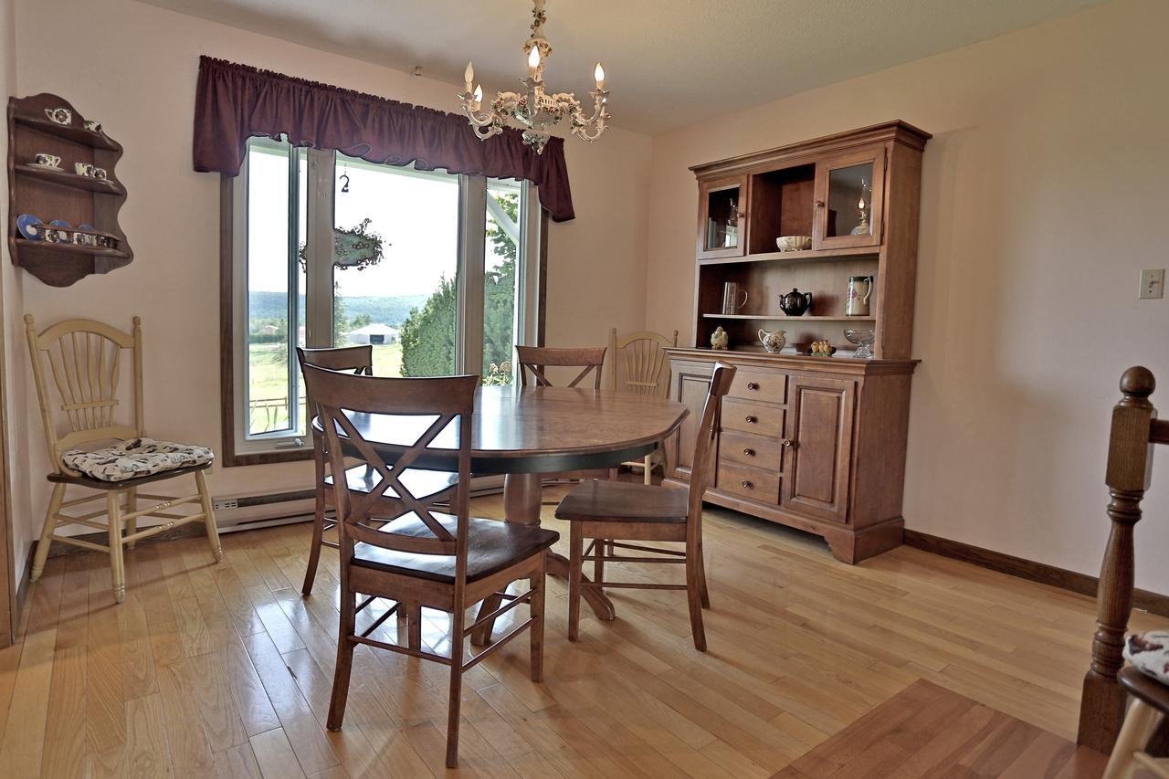 Ranch St-Hubert Bed & Breakfast Saint-Hermenegilde Екстериор снимка